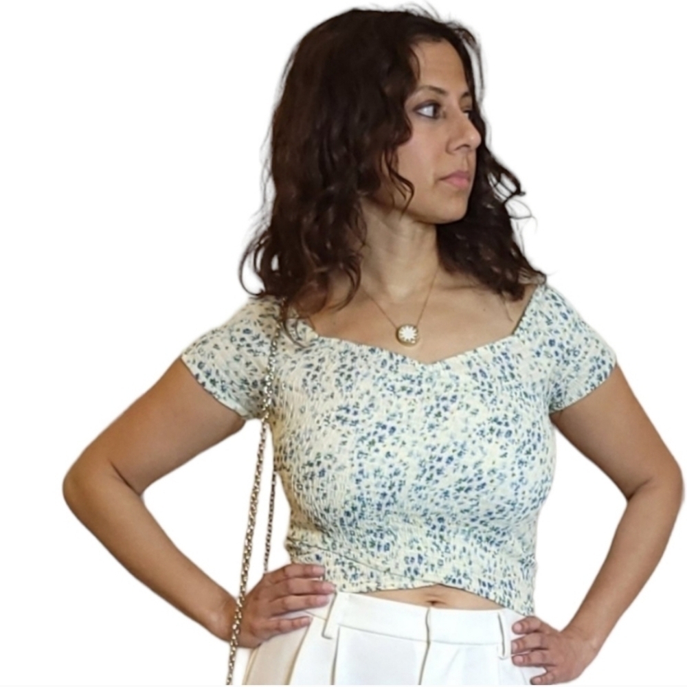 Aqua Festival Garden Blue Ditsy Floral Print Short Sleeve Smocked Crop Top small